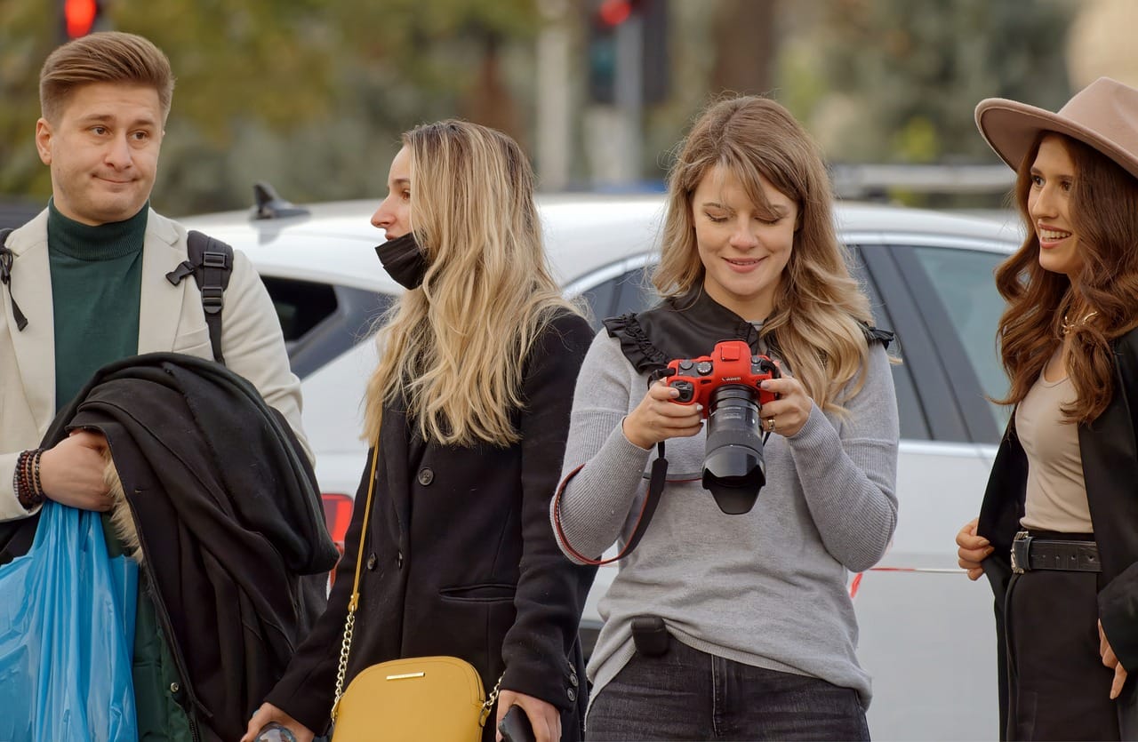 Polskie festiwale filmowe promujące młodych twórców: Gdzie nowe talenty mają szansę zaistnieć?