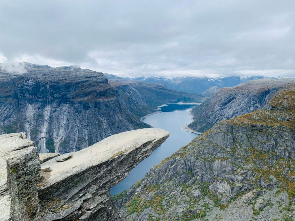 Trolltunga krok po kroku: trasa, parking, trudność i przygotowanie